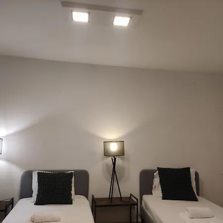Elegant 3br Retreat In Historic Center * 辛特拉