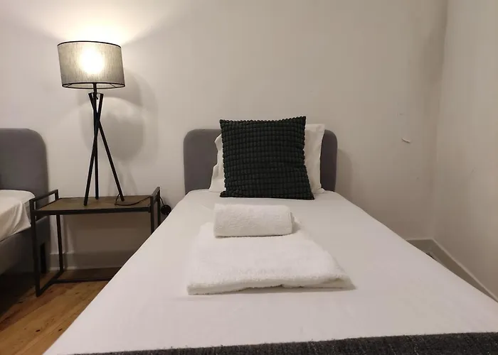 Elegant 3br Retreat In Historic Center 신트라
